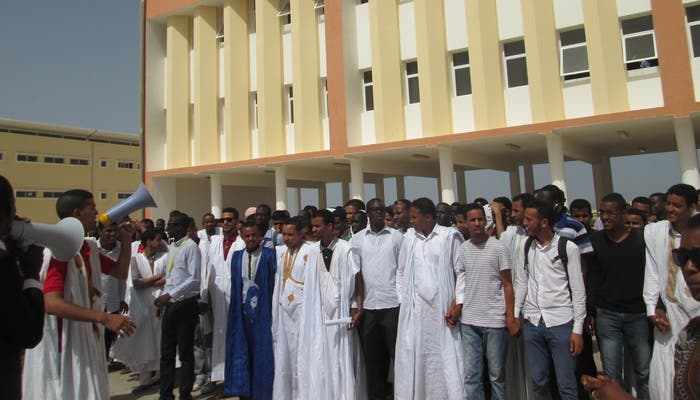 صورة نقابات طلابية تدعو إلى اعتماد معايير شفافة في عملية توزيع المنح