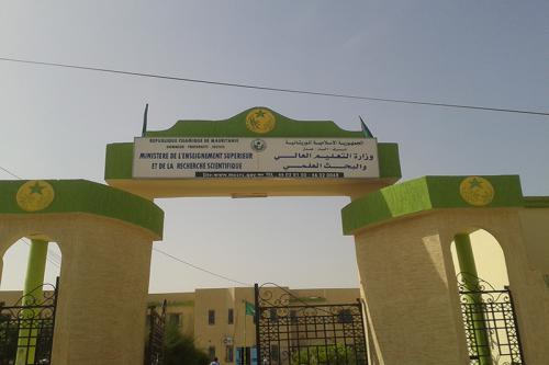 صورة وزارة التعليم العالي بصدد توقيع اتفاقيات تعاون مع جامعات اسبانية