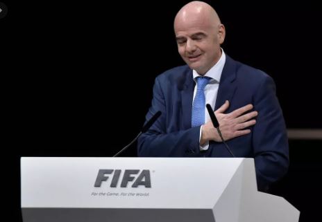 صورة رئيس الإتحاد الدولي لكرة القدم يزور موريتانيا لحضور مباريات كأس إفريقيا للشباب