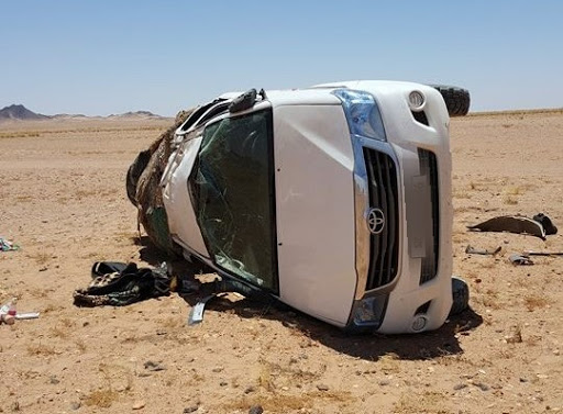 صورة وفاة ثلاثة أشخاص وإصابة آخرين بعد انقلاب سيارتهم قرب الشكات
