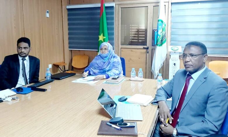 صورة رئيسة جهة نواكشوط تشارك في ندوة دولية حول التحديات البيية للمدن العربية