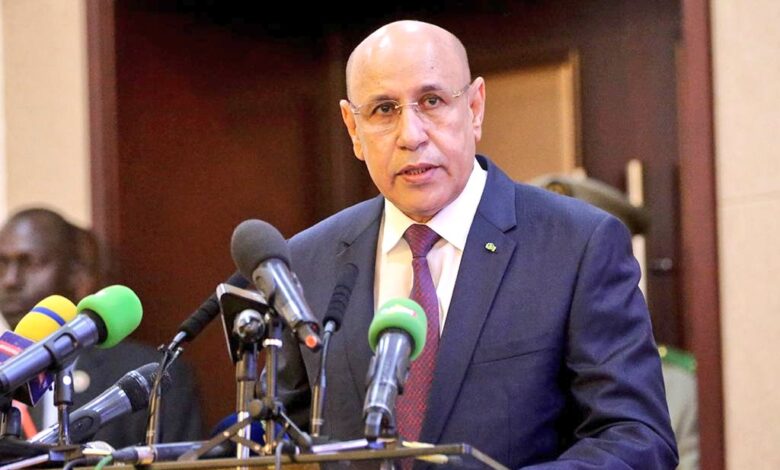 صورة الرئيس الموريتاني يهاتف نظيره المالي بعد حادثة الإختطاف