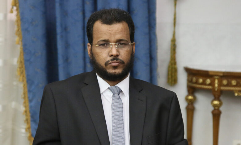 صورة وزير الشؤون الإسلامية يعزي باسم رئيس الجمهورية أسرة أهل الشيخ حماه الله