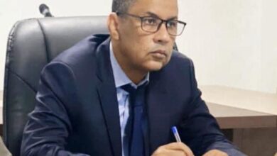 صورة وزير التعليم العالي يعقد اجتماعا مع الطواقم العاملة في الوزارة