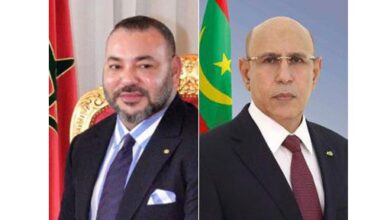 صورة رئيس الجمهورية يهنئ العاهل المغربي